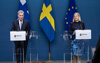 [상보] ‘중립국’ 스웨덴·핀란드, 나란히 나토 가입 공식 신청...“역사적인 순간”