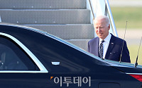 [포토] 차량으로 이동하는 조 바이든 대통령