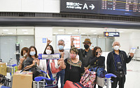 일본 관광 기지개...소규모 외국인 입국 시범 개시
