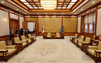 [포토] 일반 관람 하루 앞둔 청와대 본관 접견실