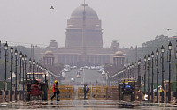 인도, 폭염도 빈부격차 가린다