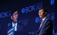 [포토] '2022 BOK 국제컨퍼런스' 개회사하는 이창용 총재