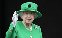 영국 여왕 즉위 70주년...찰스 왕세자 “엄마는 역사를 쓰고 있다”