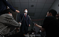 [포토] 취재진 질문 답하는 안철수 의원