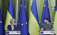 우크라이나 EU 가입 한걸음…“집행위, 후보 지위 권고”