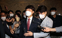 [포토] 취재진에 둘러싸인 이준석 대표