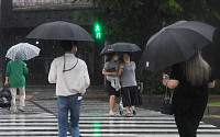 [내일 날씨] &quot;우산 챙기세요&quot; 수도권, 모레까지 최대 250㎜ 이상 비