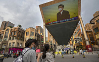 홍콩, 반환 25년 만에 중국 기업 돈줄 전락