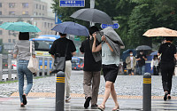 [내일 날씨] “우산 챙기세요” 33도 찜통 더위에…장맛비까지 최대 80㎜