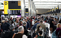 글로벌 항공업계, 인력난에 비상…런던 히드로공항, 항공사에 여름 티켓 판매 중단 요청