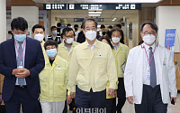 [포토] 국립중앙의료원 현장점검 하는 한덕수 총리