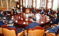[포토] 김진표 국회의장, 전 국회의장들과의 환담