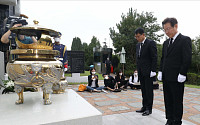 [포토] 김대중 대통령 묘소 찾은 이재명 의원