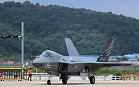 국산 전투기 KF-21, 첫 시험 비행 '이륙 성공'