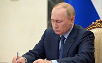 러시아, 비우호국 투자자 주요 자산 연말까지 동결하기로