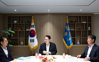 尹, 정책 혼선·지지율 추락에 협치로 국정 기조 전환