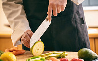 ‘8월이 가장 위험’ 칼‧도마만 제대로 써도 식중독 예방 가능