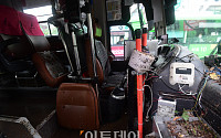 [포토] 운행 중단한 버스…'침수 흔적만'