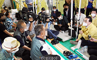 [포토] 이재민 위로하는 박홍근 원내대표