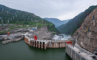 ‘폭염’ 중국 쓰촨성, 산업용 전력공급 대부분 재개