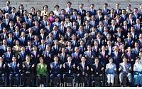 [포토] 단체사진 촬영하는 국회의원들