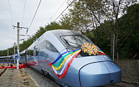 '디지털 뉴딜시대' 걸맞은 고속열차 탄생…현대로템, 320km/h 동력분산식 고속열차 출고