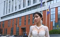‘강남 오토바이 커플’ 정체는 2만 유튜버…경찰 “과다노출 혐의 검토”
