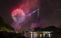눈 앞에 닥친 '에너지 대란'…에펠탑 조명 끄고 땔감 찾는 유럽