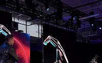 테슬라, 휴머노이드 로봇 ‘옵티머스’ 공개…머스크 “수백만 대 양산할 것”