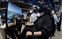 [포토] '한국전자전, VR 항공기 시뮬레이터'
