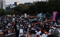 [포토] 서울세계불꽃축제 앞두고 대기하는 관람객들