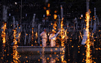 [포토] 낙화 봉에 불 붙이는 아라가야협동조합