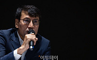 [포토] 취재진 질문 답하는 홍은택 카카오 각자대표