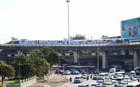 삼성전자 ‘갤럭시 Z 플립4’ 랩핑 열차, 태국 방콕 시내 달린다