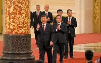 [2보] 중국 최고지도부 7인 상무위원, 시진핑과 그 측근들로 채워져