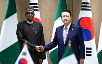 尹, 10년만의 방한 나이지리아 대통령과 회담…&quot;경제·문화 역량 양국에 기여할 것&quot;