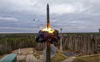 러시아, 푸틴 참관 핵 훈련 실시...ICBM‧극초음속미사일 등 발사