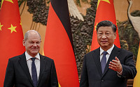 “중국 가서 뭐했어” 바이든, 독일 돌아온 숄츠와 통화