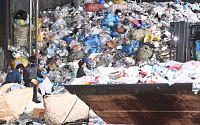 재활용 쓰레기 쏟아지는 명절…정부, 폐기물 특별수거체계 구축
