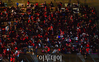 [포토] 광화문광장에 모인 붉은악마와 시민들