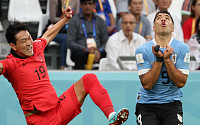 [카타르 월드컵] ‘핵 이빨’ 수아레스에 쏟아진 혹평…“벤투호 X맨이었다”
