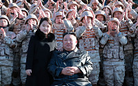 김정은, 또 둘째 딸과 공개 행보…&quot;핵전쟁억제력 강화&quot;