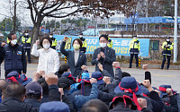 [포토] 화물연대 파업 조합원 만난 정의당 의원단