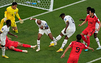[카타르 월드컵] “완벽하게 손에 맞았는데”…박지성·이승우 지적에도 가나 선제골 인정된 이유