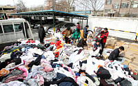 하루 버려지는 옷 최소 225톤…정부 '생산자 재활용 의무화' 카드 만지작