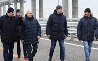 푸틴, 폭발 사고 후 두 달 만에 크림대교 직접 방문