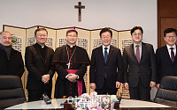 [포토] 천주교 서울대교구청 찾은 민주당