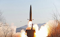 北, 동해로 탄도미사일 3발 발사…우리 군 고체연료 로켓 성공에 ‘맞대응’