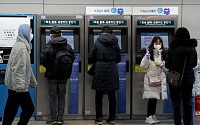 [포토] ‘8년 만에’ 서울 지하철·버스 요금 300원 오른다