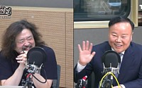 “잘 가세요”…‘뉴스공장’ 폐지 앞둔 김어준에게 이별가 불러준 김재원